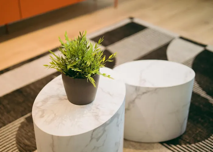 Downtown Delight Daire *