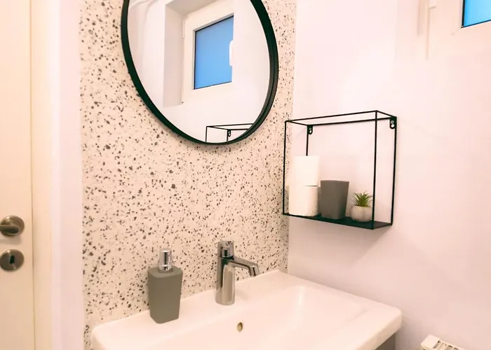 Apartment Downtown Delight *